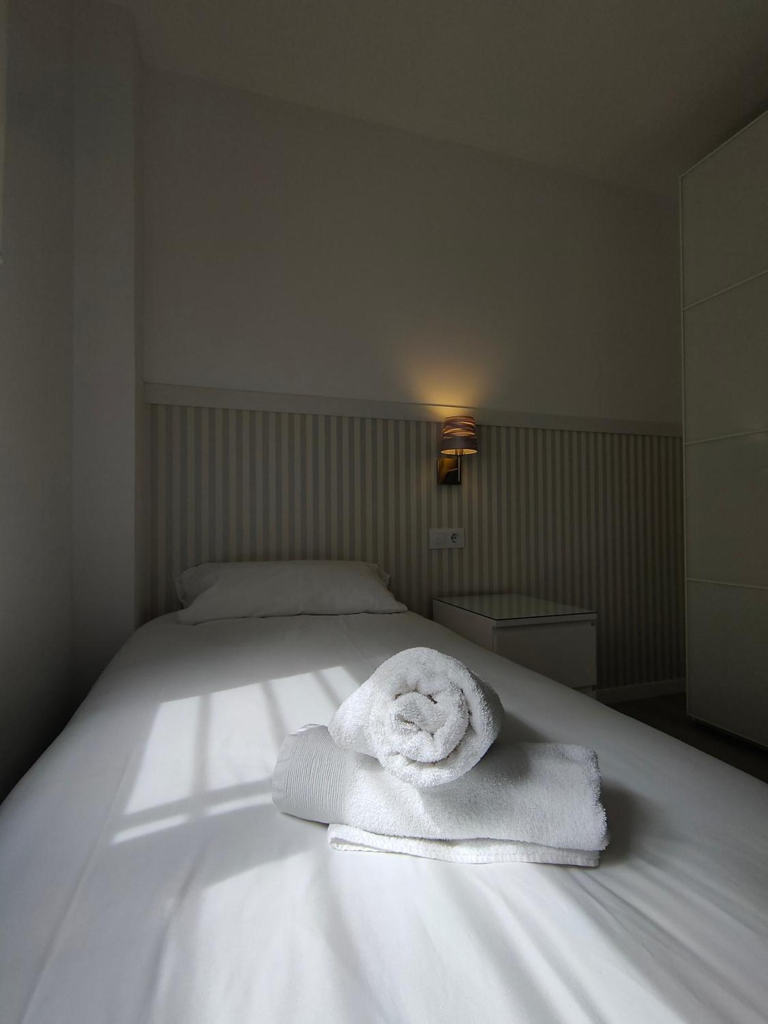 Casa Mallen, Con Amplia Terraza, En El Barrio De Nervion Sevilla Buitenkant foto